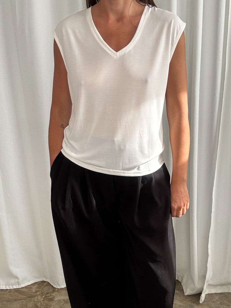 T-shirt v neck white natural soft