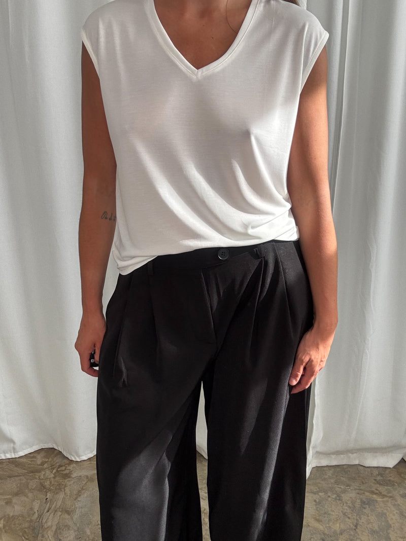 T-shirt v neck white natural soft