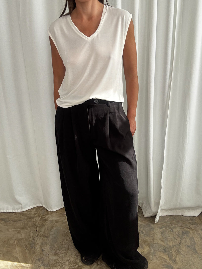 T-shirt v neck white natural soft