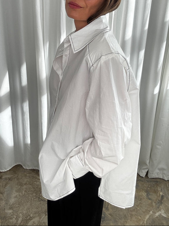 Koszula biała oversize black details